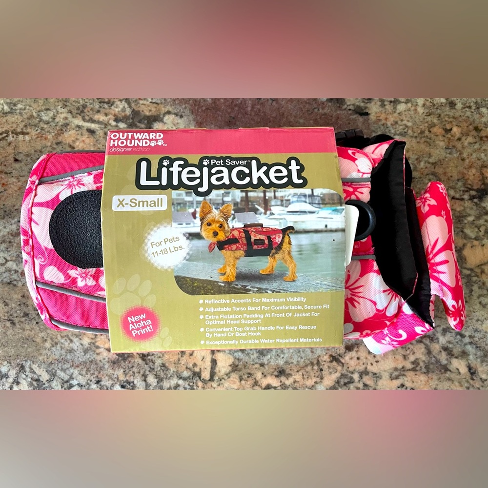 NWT Outward Hound Dog Life Jacket